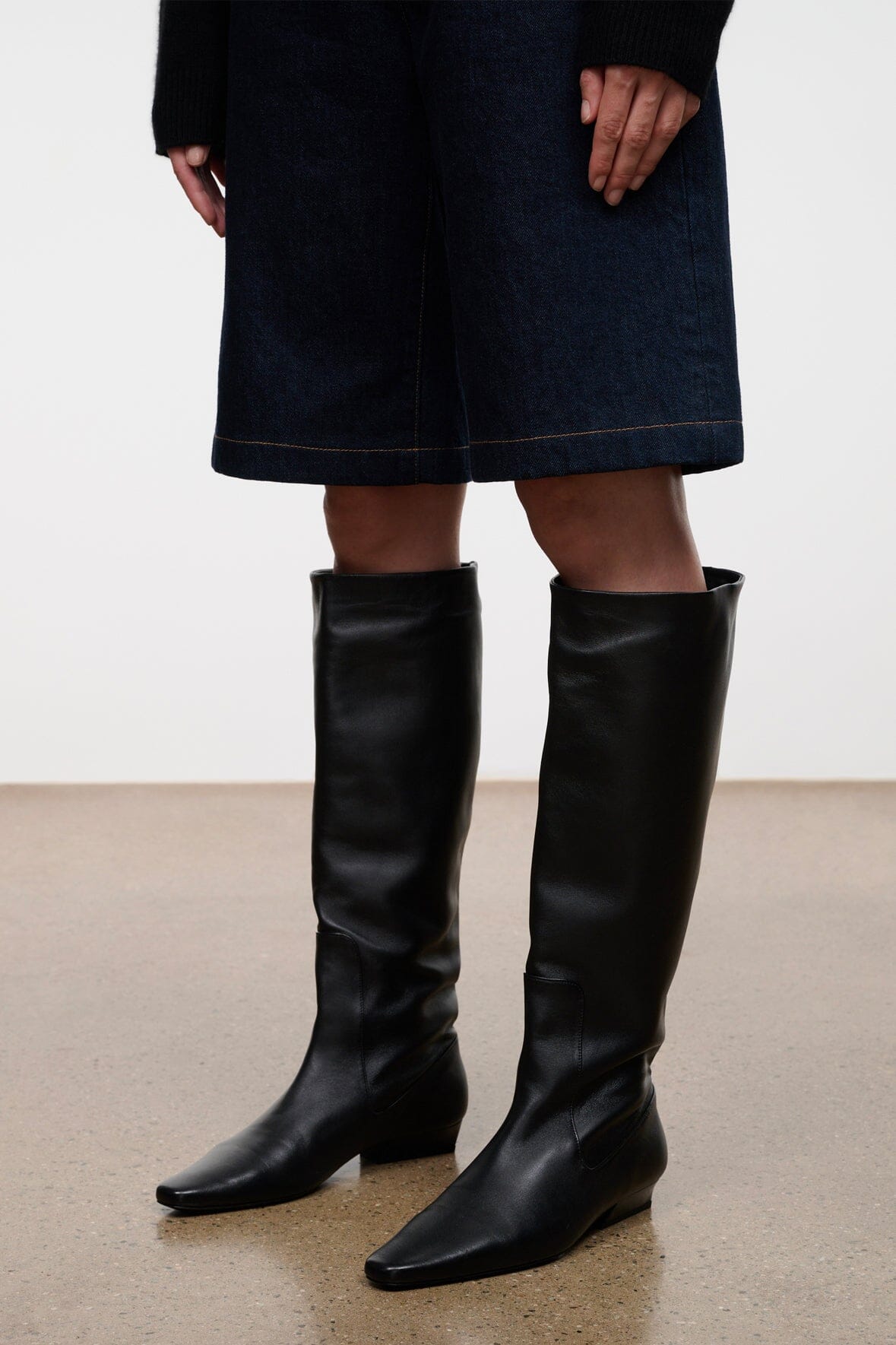Wally Flat Boot | Black — 5