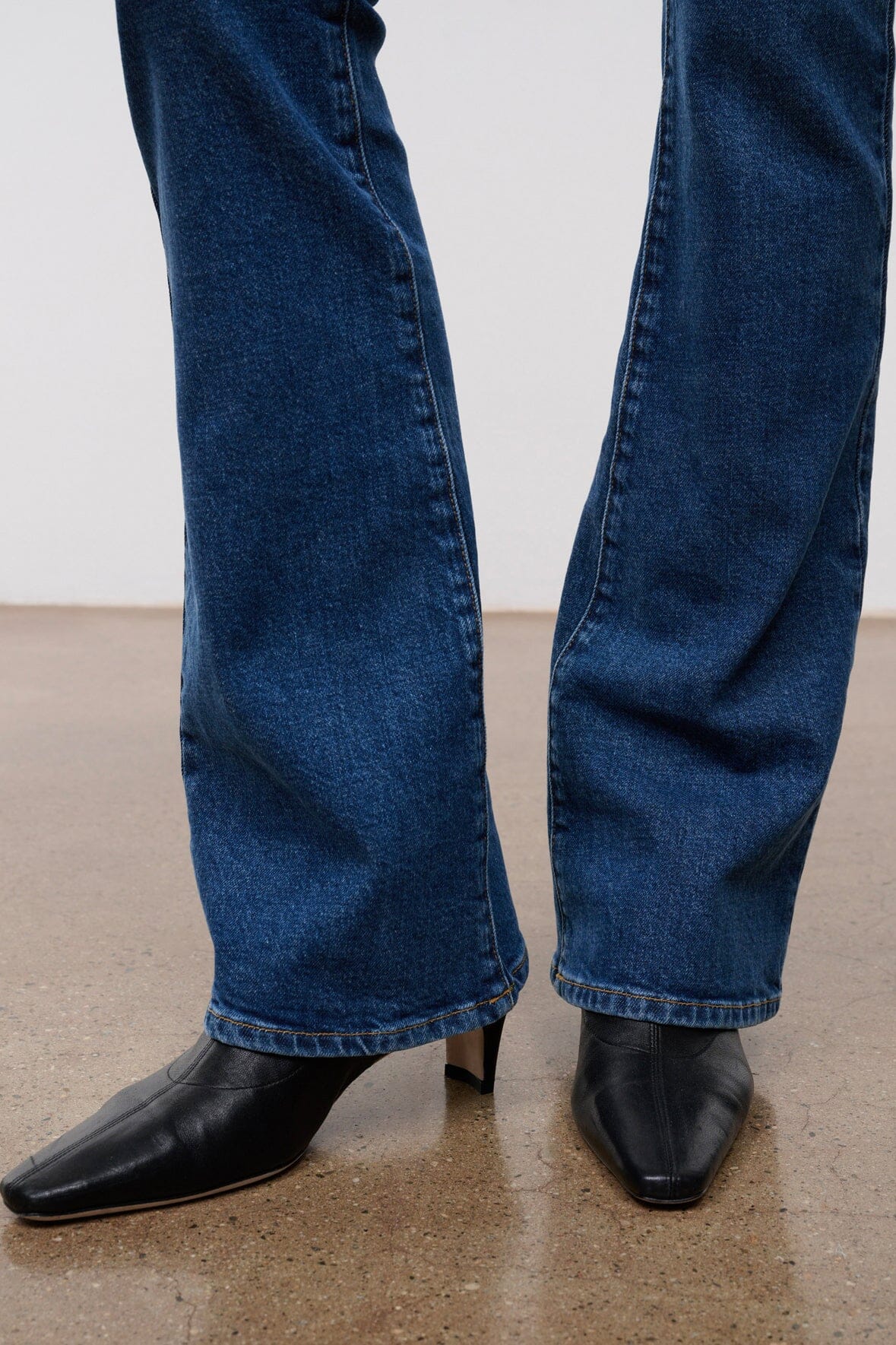 Kyle Stretch Flare Jean | Stone Blue — 9