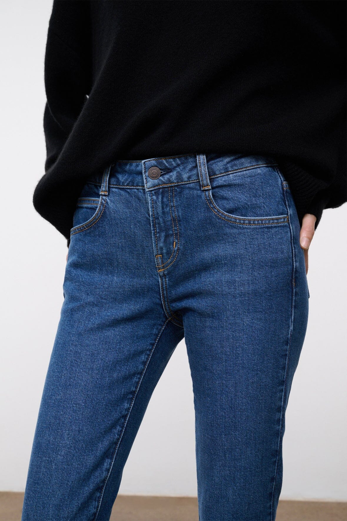 Kyle Stretch Flare Jean | Stone Blue — 10