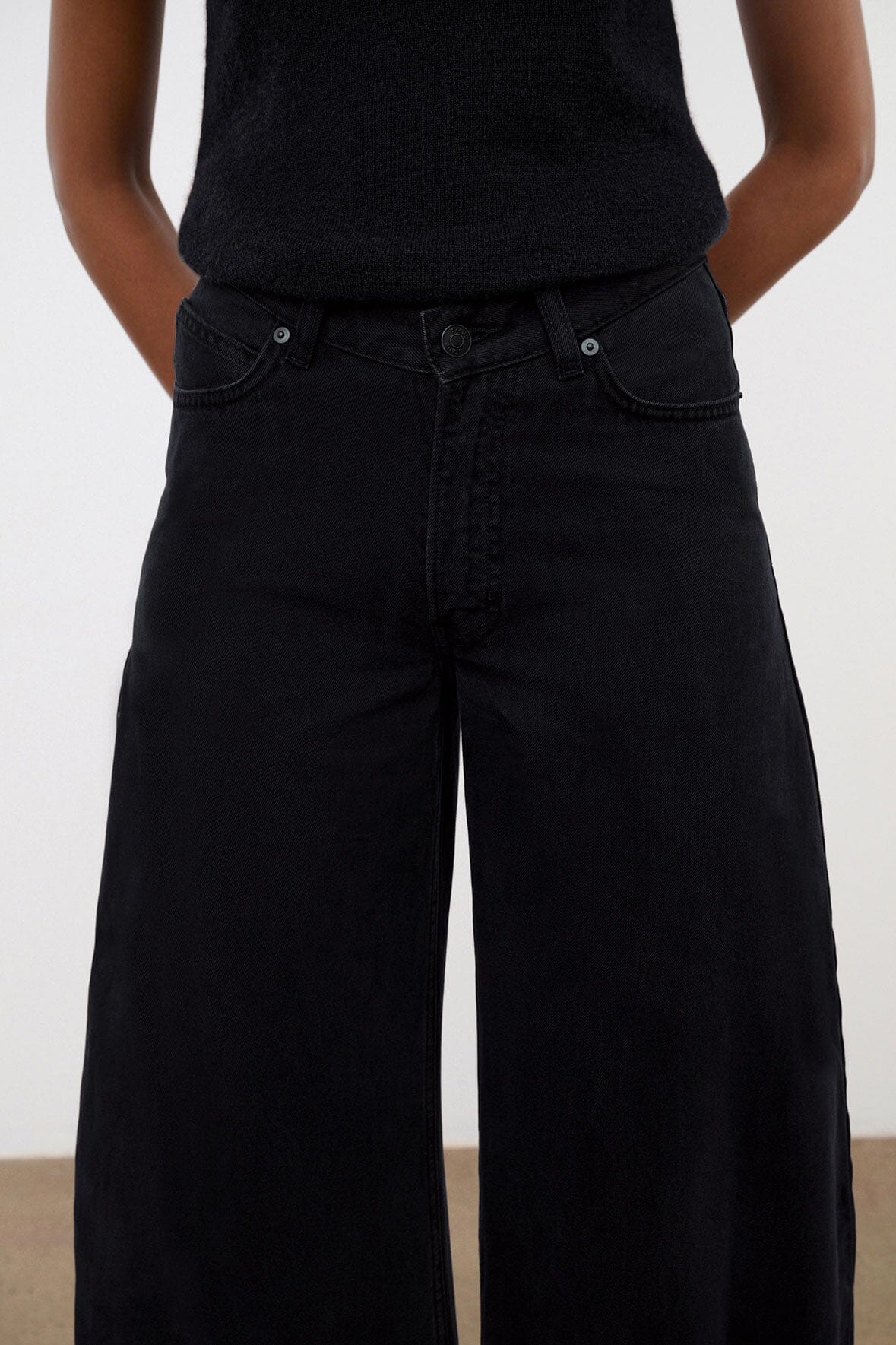 Jackson Barrel Jean | Studded Black — 5