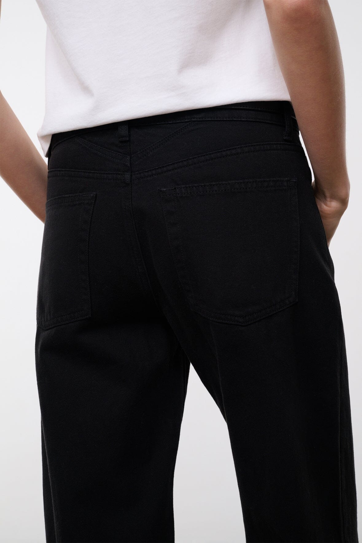 Gus Relaxed Jean | Black — 5