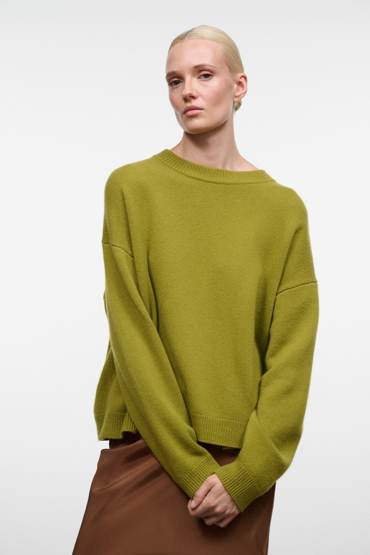 Serrano Cashmere Relaxed Crew | Pear — 4