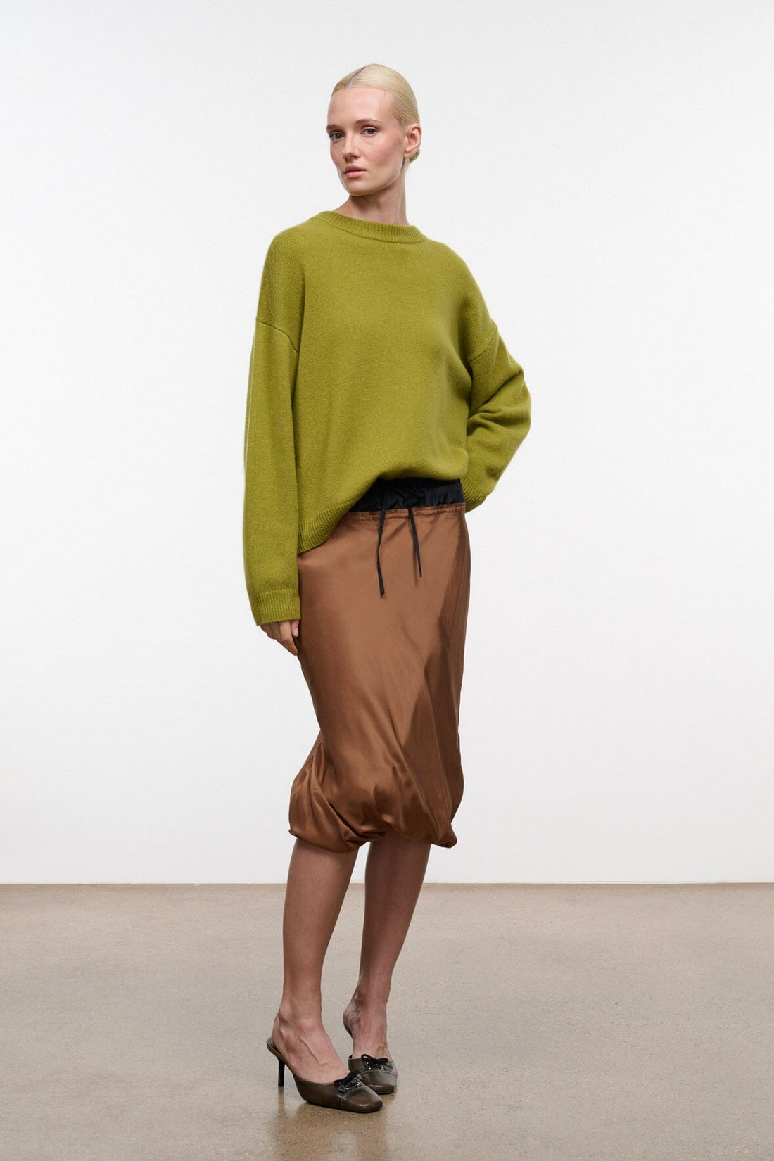 Serrano Cashmere Relaxed Crew | Pear — 1