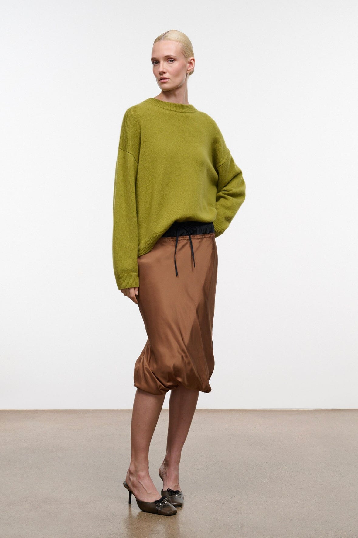 Serrano Cashmere Relaxed Crew | Pear — 2