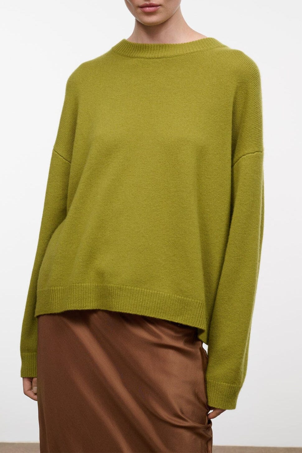 Serrano Cashmere Relaxed Crew | Pear — 1