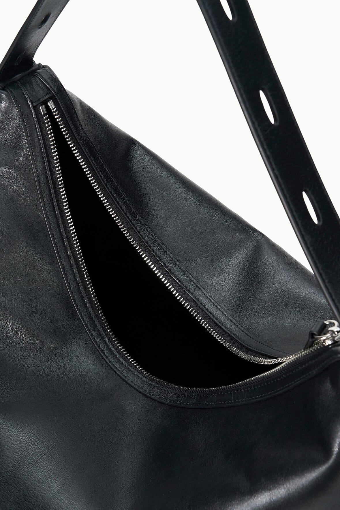 Levi Hobo Bag | Black — 4