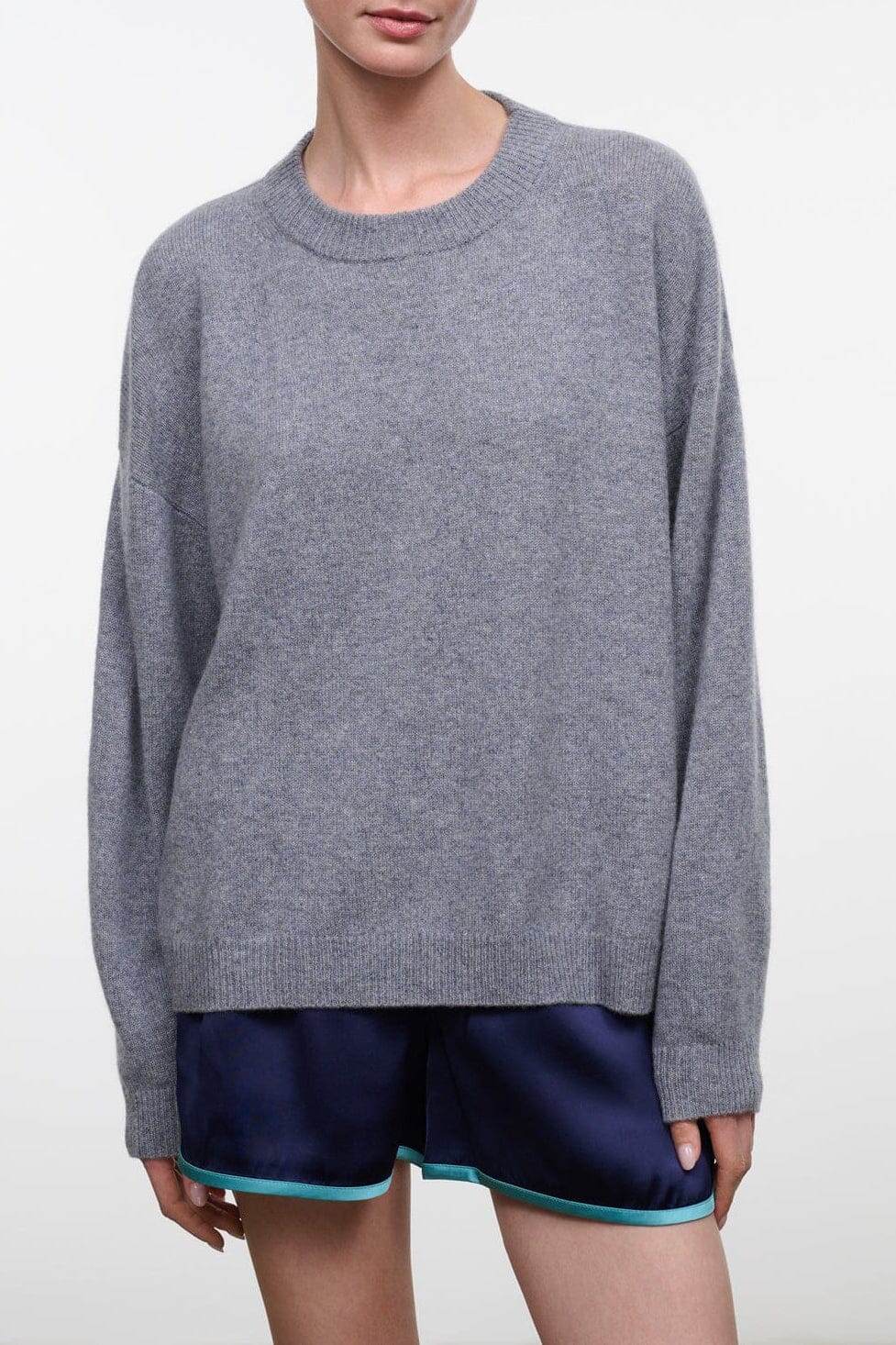 Serrano Cashmere Relaxed Crew | Ash — 1